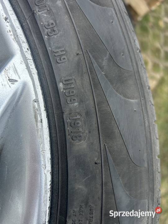 Opony 2355518 Pirelli scorpion 100V Rozprza sprzedam