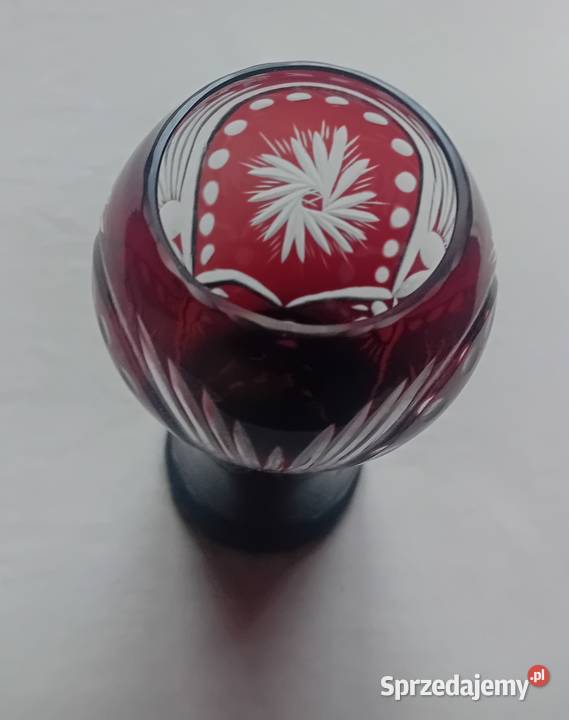 Rubinowy ręcznie szlifowany wazon kryształowy Koźminek