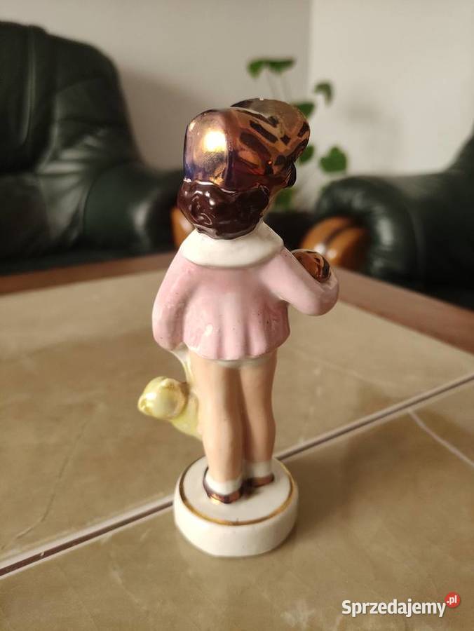 Figurka Dziewczynka z misiem i piłką ZBuksowicz Janów Lubelski