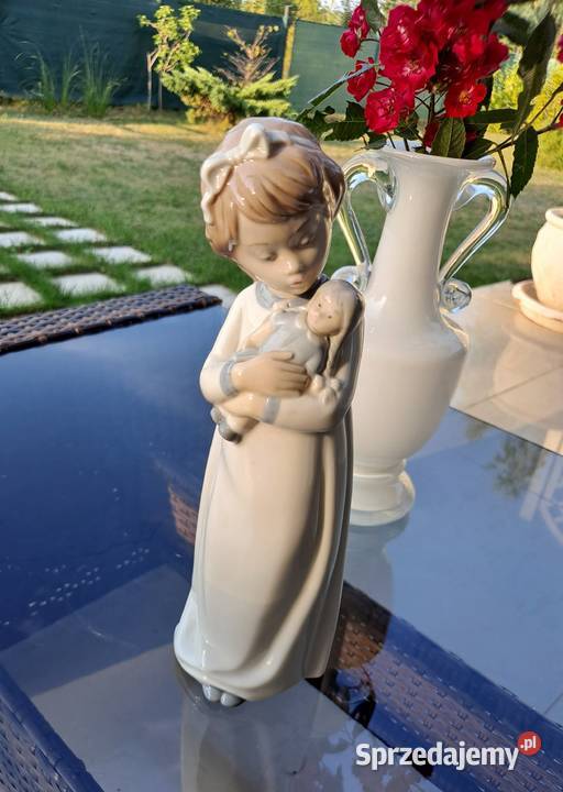 Porcelanowa figurka dziewczynka z lalką Nao by Piaseczno