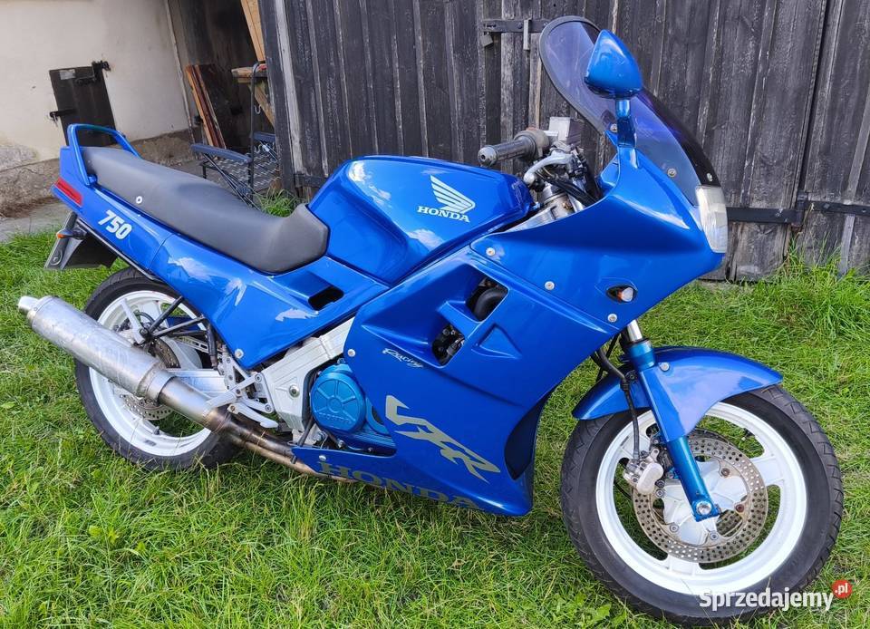 Honda VFR 750 F RC24 V4 1990r