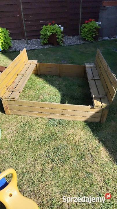 Piaskownica drewniana zamykana z ławeczkami Wiślica