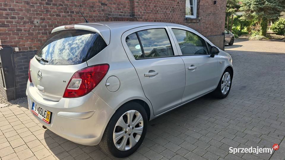 Opel Corsa 14 16V Automatik Color Edition lakier metallic Goczałkowice-Zdrój