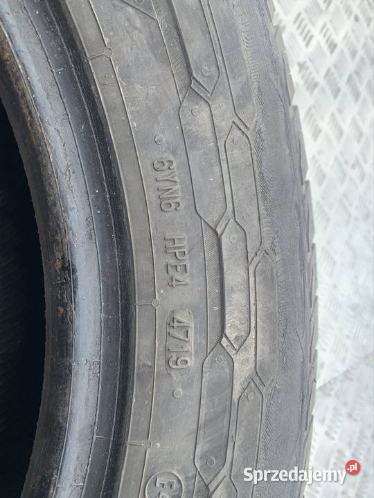 2 Opony wielosezonowe 1957516 Uniroyal