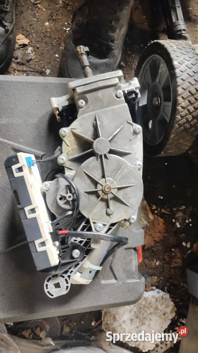 Mechanizm dociąg klapy a2128203642 Mercedes w204 Książ Wielkopolski