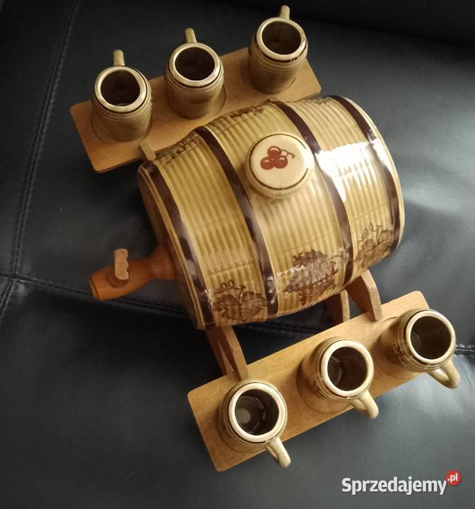 Beczka Vintage na stojaku z kufelkami Nakło nad Notecią