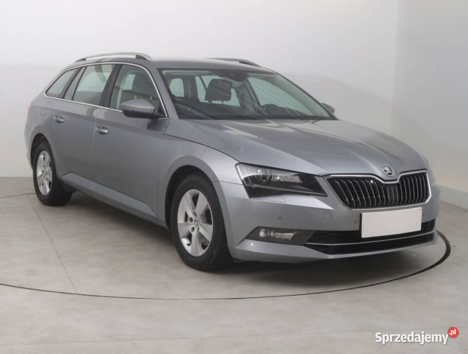 Skoda Superb 16 TDI światła do jazdy dziennej