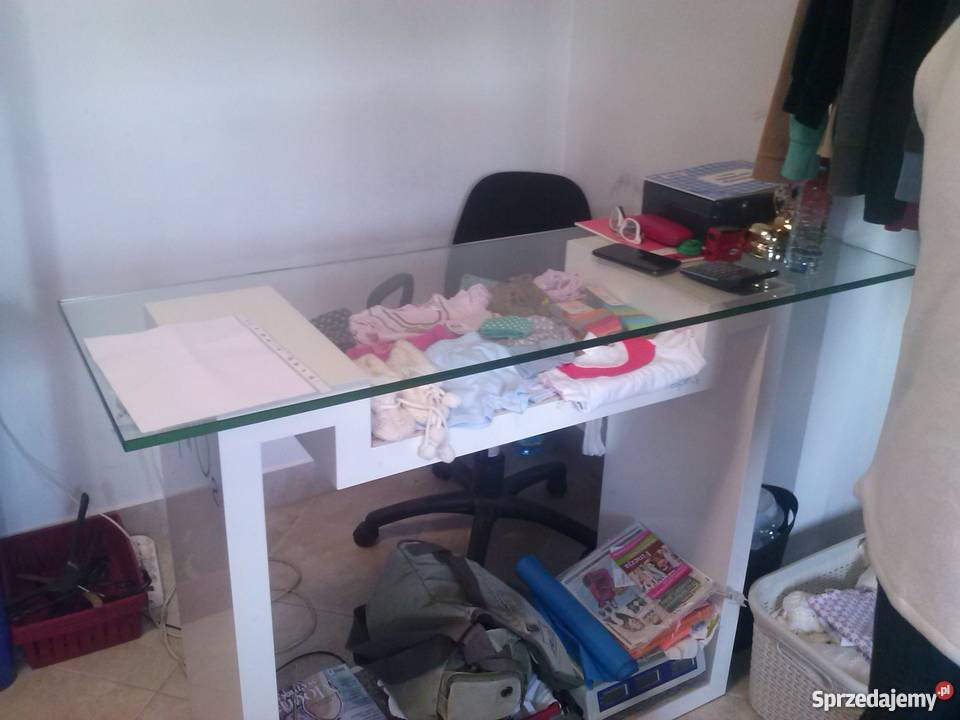 kompletne wyposażenie sklepu z odzieżą uzywaną Czosnów