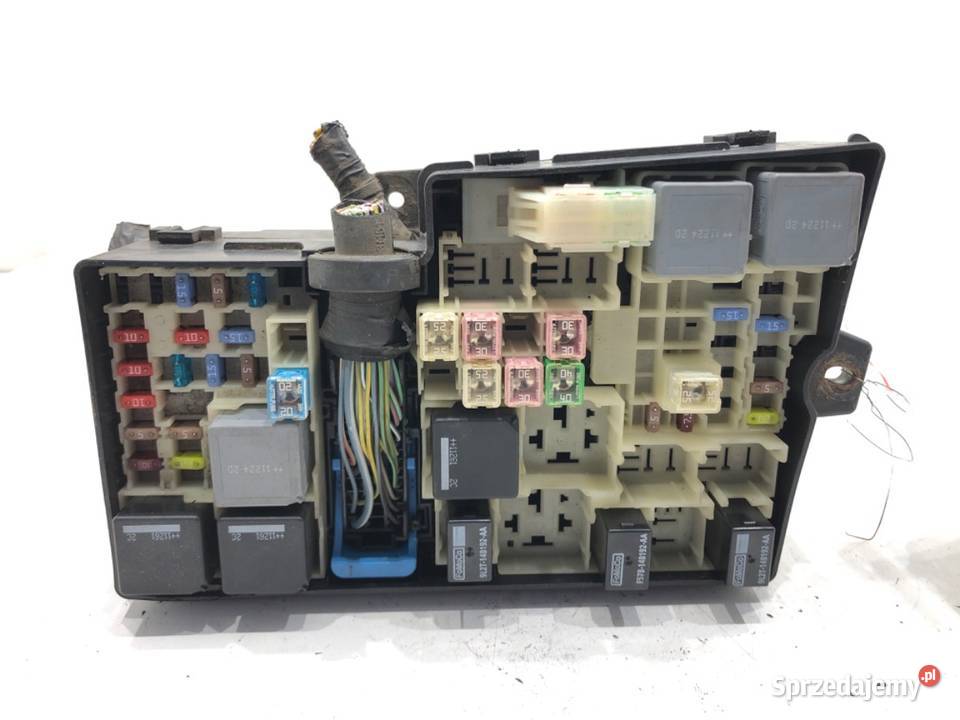 SKRZYNKA BEZPIECZNIKÓW FORD FOCUS III Hatchback
