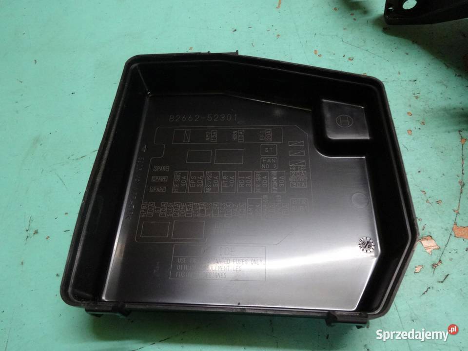 TOYOTA YARIS II LIFT 13 B 09r skrzynka Części samochodowe