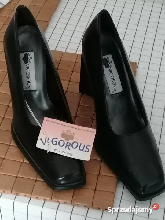 Czarne czule ka damskie na slupku Kraków