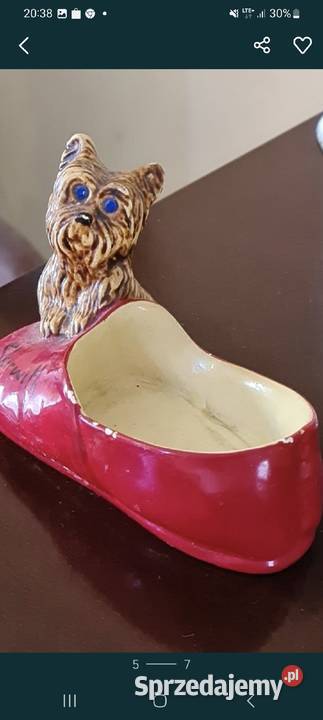 Porcelanowy bucik z pieskiem