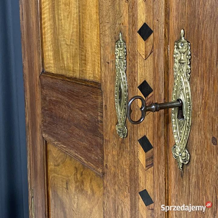 Antyczna szafa dwudrzwiowa z intarsjami I poł Meble Budno