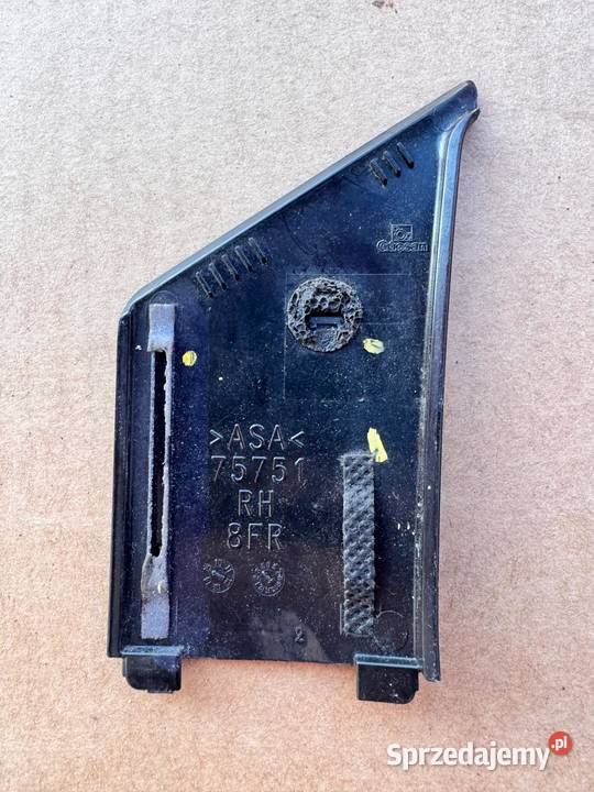 Trójkąt listwa drzwi prawy przód Toyota Yaris małopolskie Brzesko