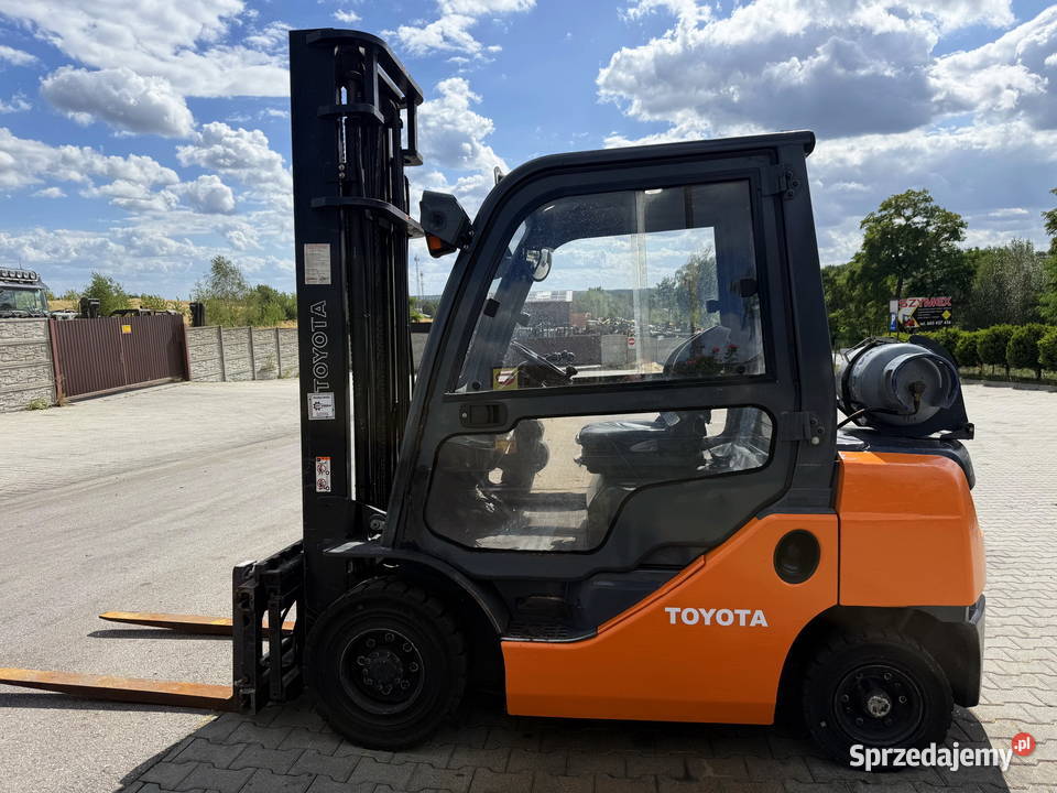 wózek widłowy TOYOTA 8FGF25 LPG kabina przesuw Toyota Działoszyn