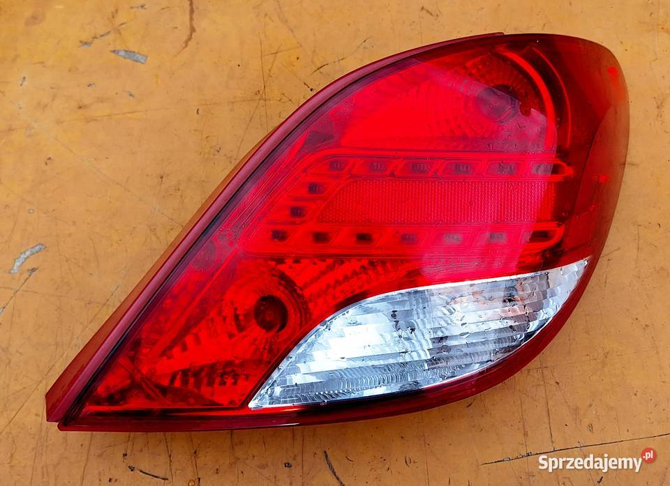 PEUGEOT 207 LIFT LAMPA PRAWA TYLNA TYŁ osobowe mazowieckie Radom