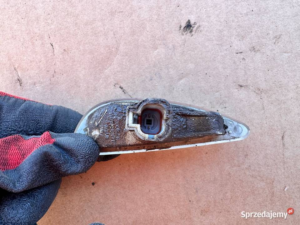 KIERUNKOWSKAZ BŁOTNIKA PRAWY HYUNDAI I30 II Brzesko