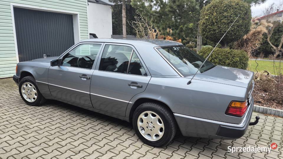 MERCEDES 124 2300 Benzyna