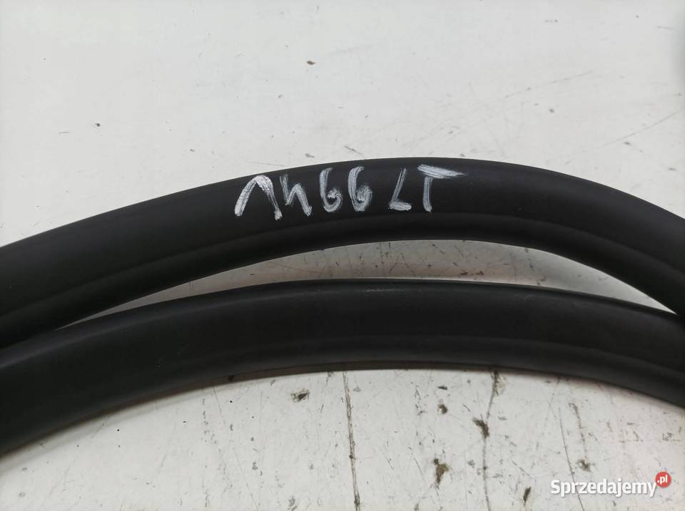 USZCZELKA DRZWI PRAWY LEWY TYŁ KPL KOMBI sprzedam