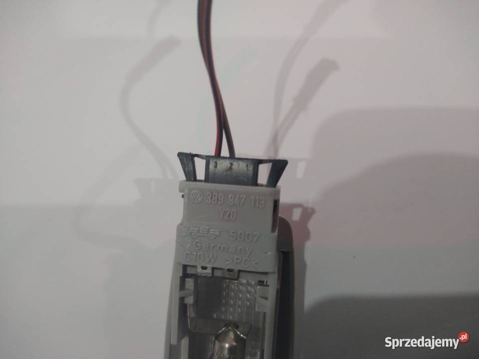 Lampka Oświetlenie Wnętrza Podsufitki 3B9 947 małopolskie Skawina sprzedam