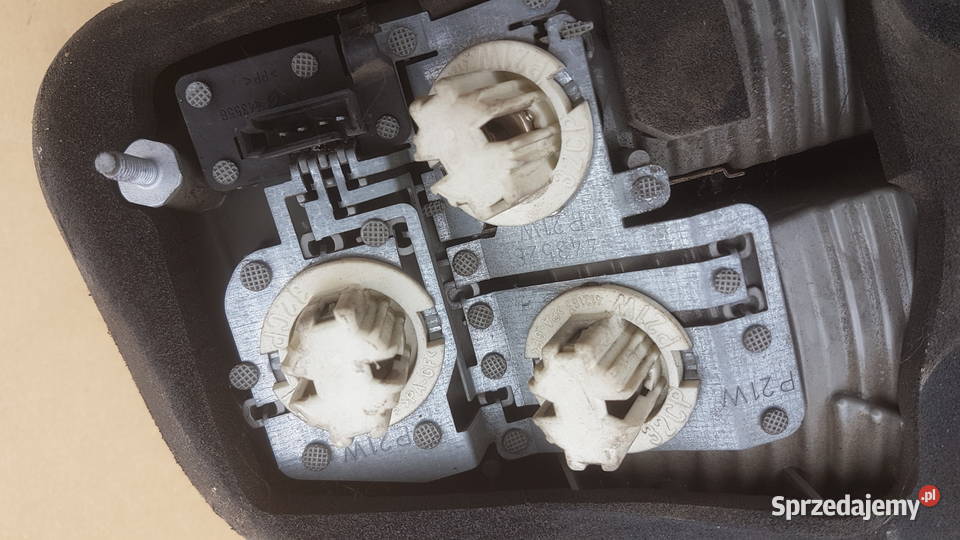 lampa tył tylna prawa w klapie opel vectra c Brzeziny sprzedam