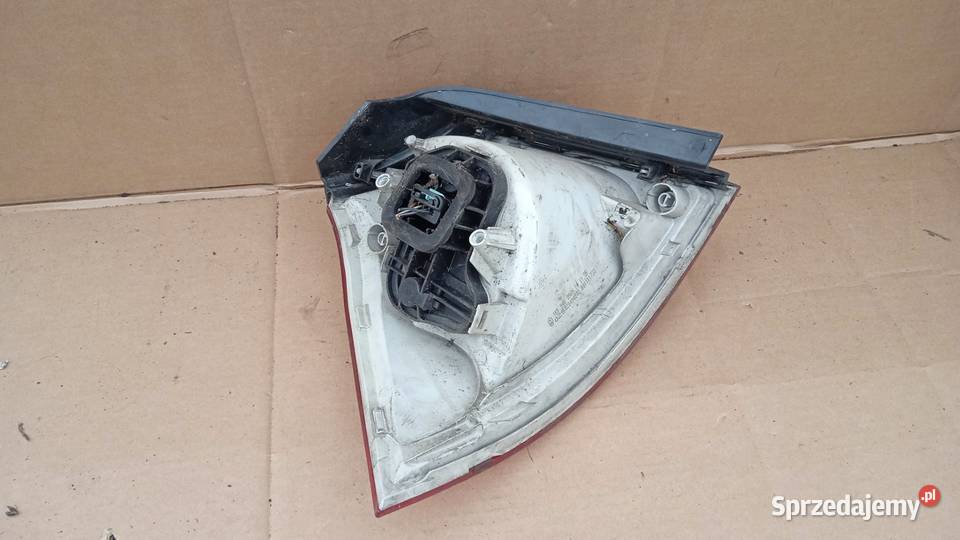 VW GOLF V HB LAMPA TYŁ PRAWA Zbierkowo sprzedam