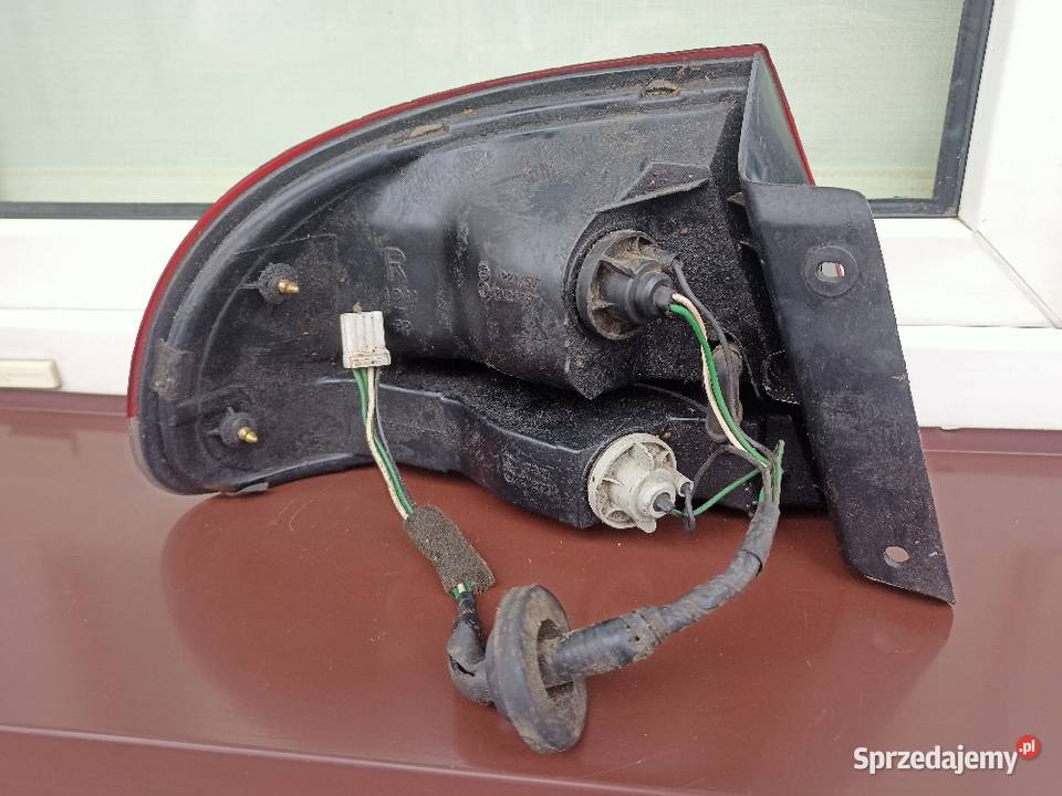 Mazda 626 GE sedan lampa tył tylna prawa narożna łódzkie Sieradz