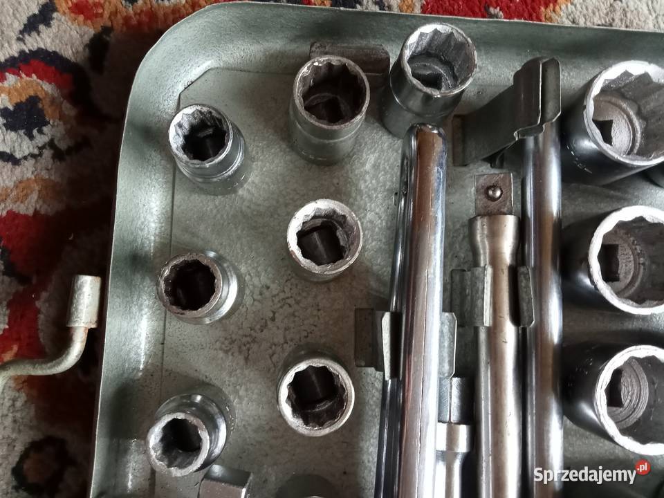 Komplet nieużywanych kluczy nasadowych z PRLu sprzedam