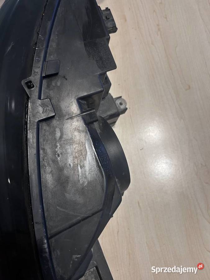 Sprzedam dwie lampy w komplecie do citroena c4 Kielce sprzedam