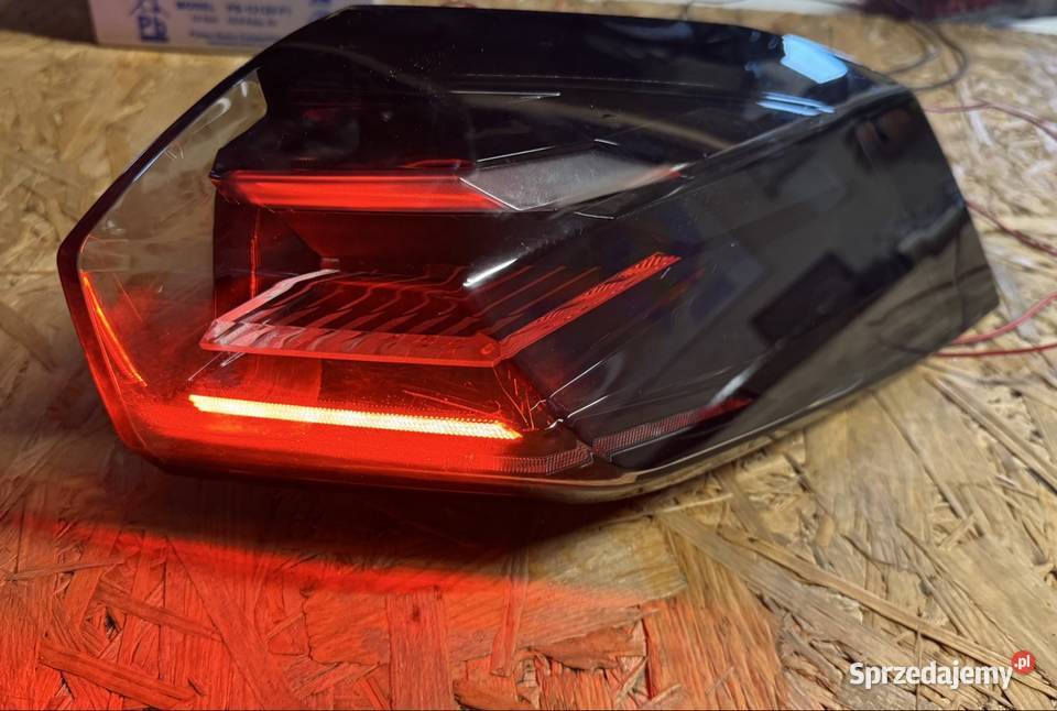 Lampa tył tylna prawa rh w błotnik peugeot 2008 Rok produkcji 2024 Sieraków sprzedam