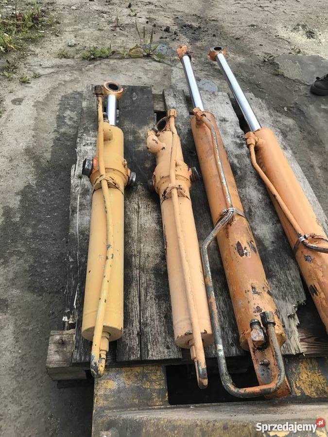 Zwrotnica mostu przedniego lewa Ford 650 655 Części do maszyn budowlanych pomorskie Kosakowo