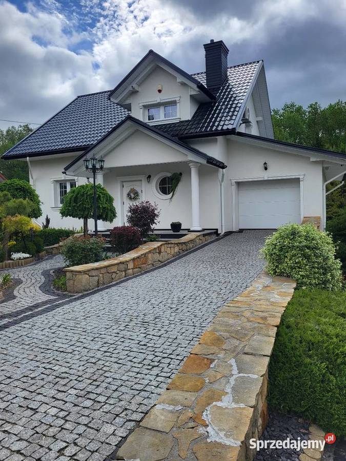 Dom W Stylu Dworkowym strych Opatów