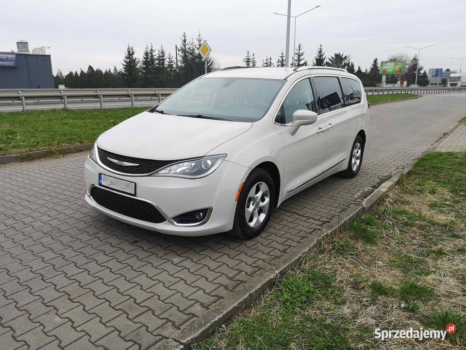 Chrysler Pacifica TouringL Plus 8 osobowa nawigacja Komorniki