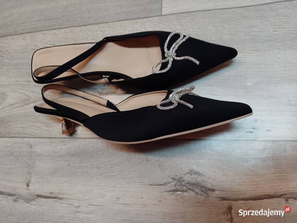 43 Czarne bogato zdobione czółenka wieczorowe z Czółenka Kraków sprzedam