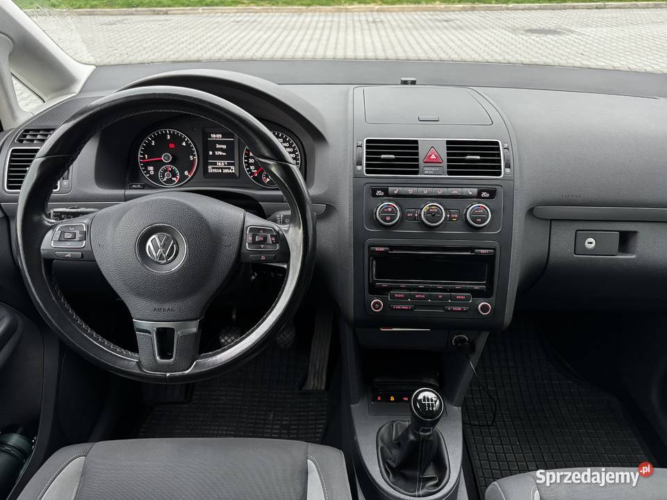 VW Touran 2013r 16tdi Rok produkcji 2013 śląskie Cieszyn