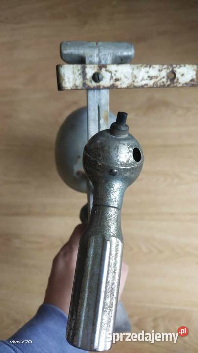 Hella Szperacz z epoki Mercedes Adler Horsch nie Kraków