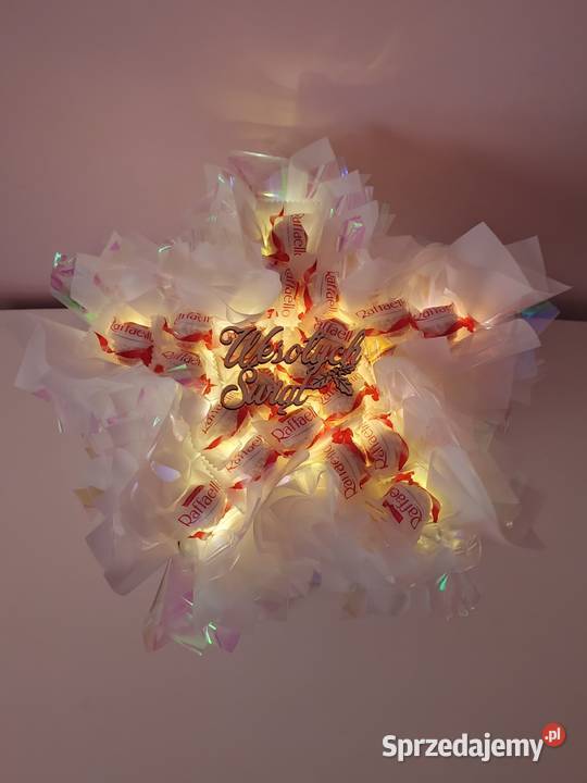 Bukiet świąteczny w kształcie gwiazdy Raffaello Wrocław