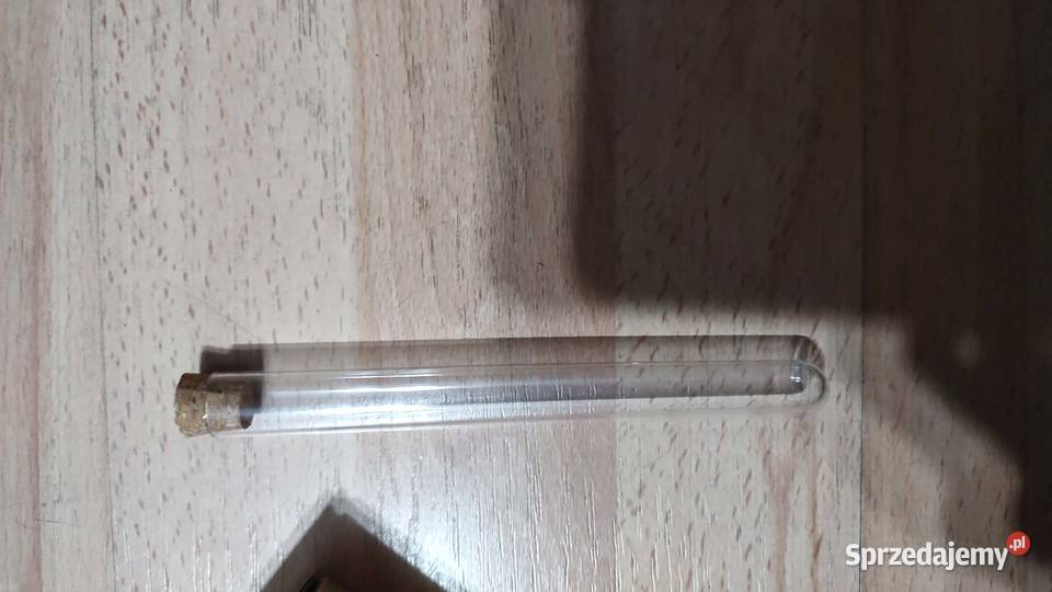 plastikowa probówka z korkiem