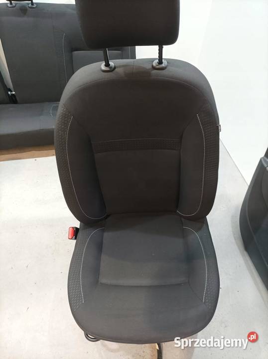 FOTELE PRZÓD KANAPY BOCZKI PRZÓD SEDAN Dacia Rok produkcji 2018 sprzedam