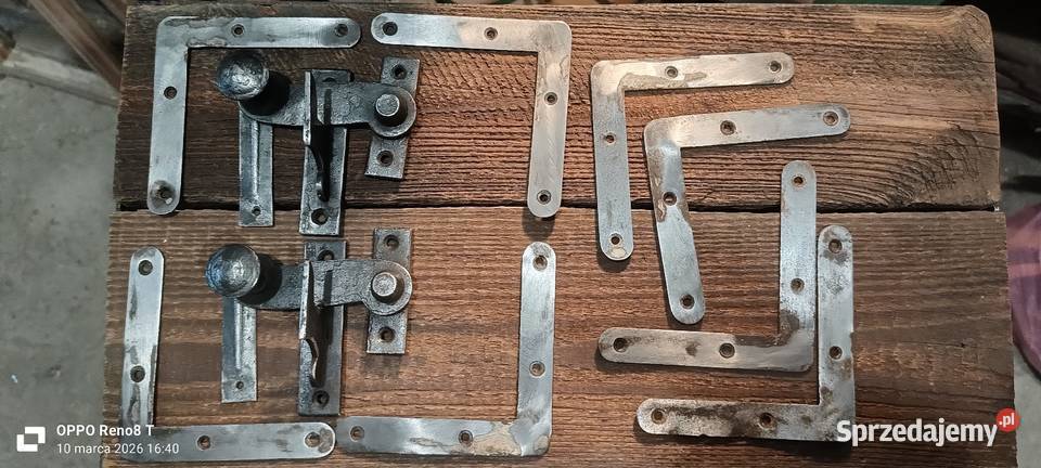 Stare okucie okna skrzynkowego Okna ścienne