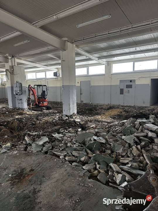 KUCIE POSADZEK KOPARKA Z MŁOTEM POSADZKI