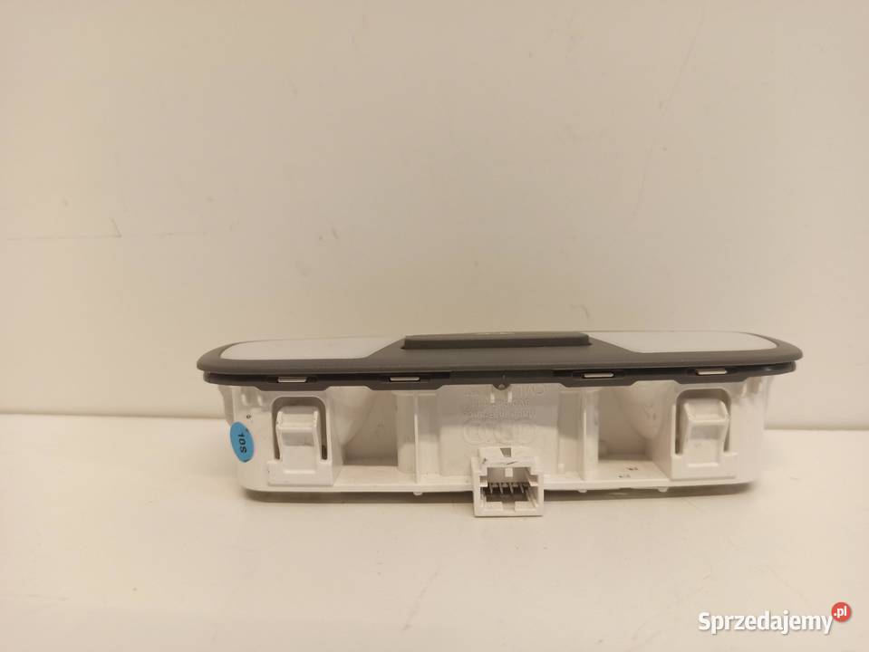 AUDI A3 8V LAMPKA PODSUFITKI 8V0947111 osobowe Oświetlenie kabiny sprzedam