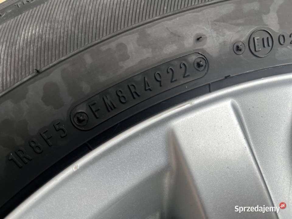 Felgi aluminiowe z oponami letnimi