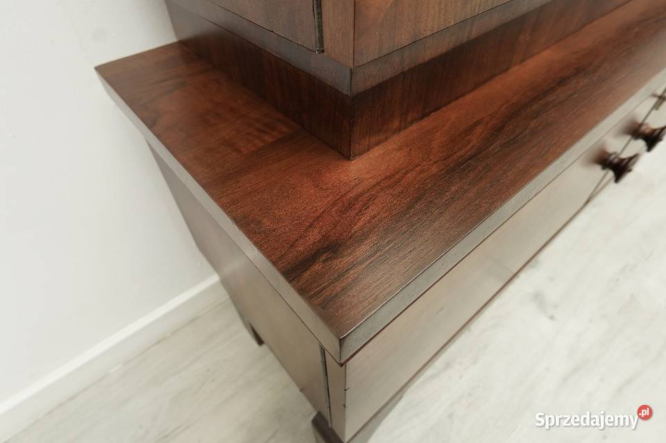 Zabytkowa witryna z lat 30tych w stylu art deco Jerka