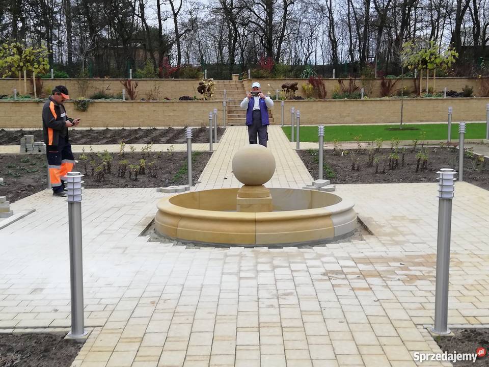 Fontanna z kamienia paskowiec naturalny Kamienna Góra