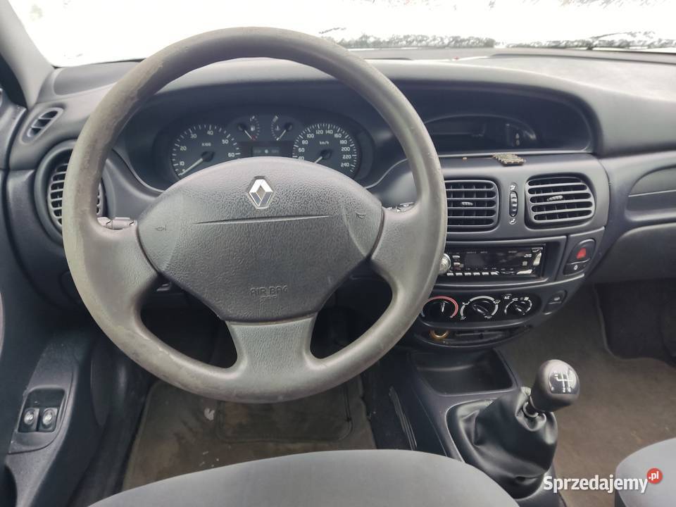 Ekonomiczny tani dobrze jezdzi MEGAN 5drzwi światła przeciwmgielne