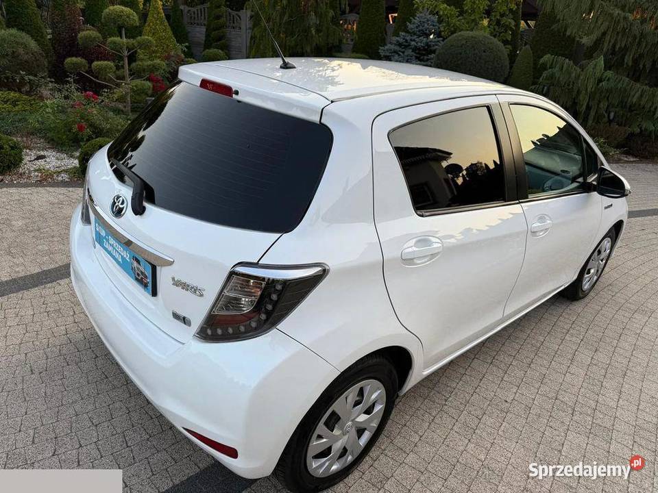 Toyota Yaris Hybrid 15 VVTi 100 2015r benzyna Krotoszyn