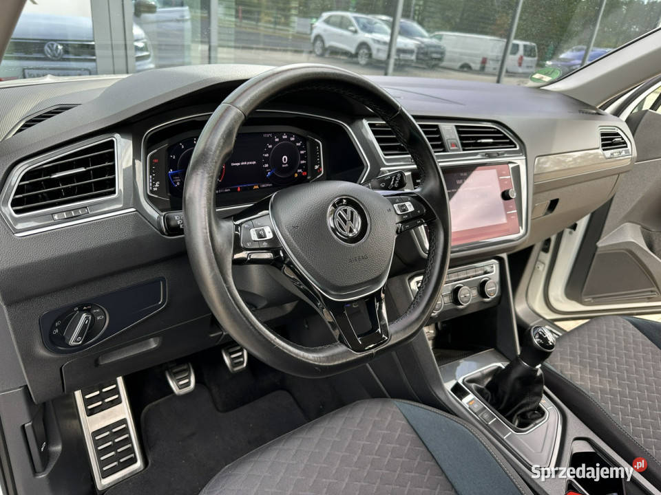 Volkswagen Tiguan Rline Nowy rozrząd Full LED lakier metallic sprzedam