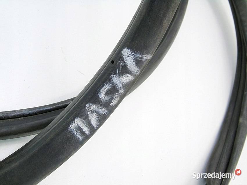 USCZELKA POKRYWY SILNIKA SKODA FABIA I Sosnowiec