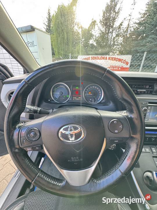 Toyota Auris hybryda 18 bogate wyposażenie komputer pokładowy Auris Dobczyn